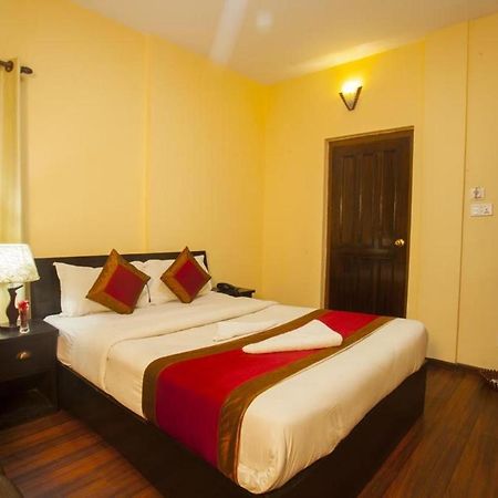 Hotel Aerotech Near Igi Airport Нью-Дели Экстерьер фото