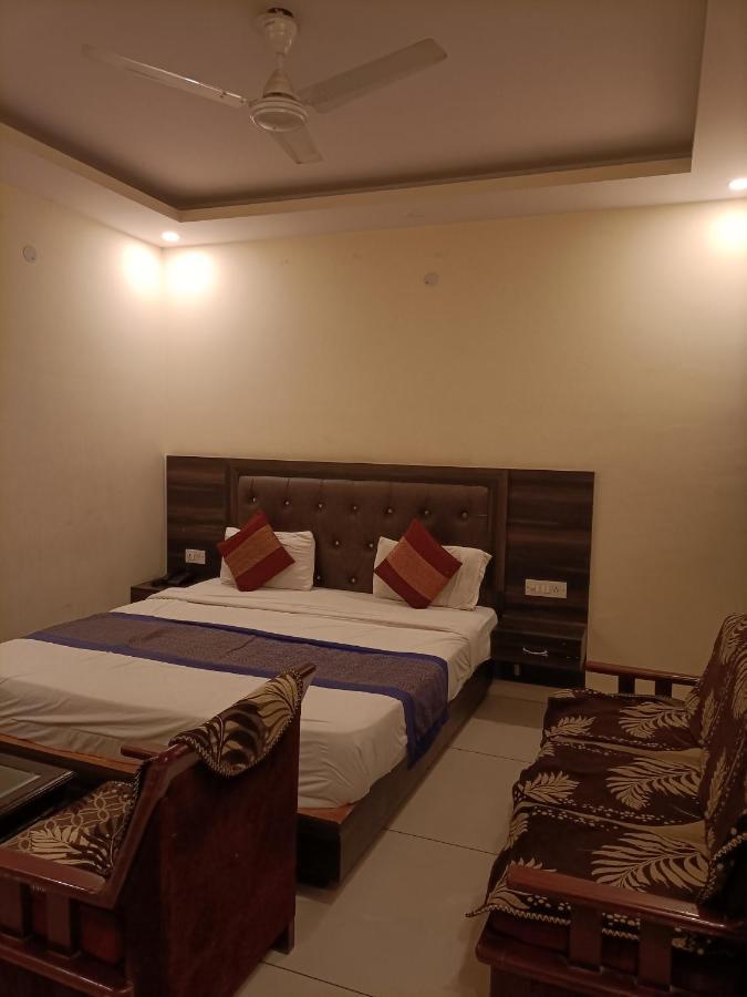 Hotel Aerotech Near Igi Airport Нью-Дели Экстерьер фото
