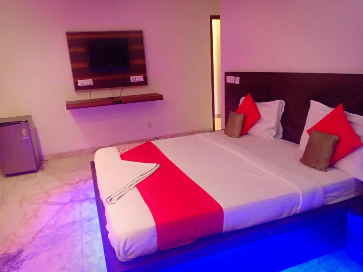 Hotel Aerotech Near Igi Airport Нью-Дели Экстерьер фото