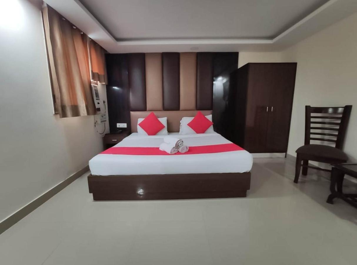 Hotel Aerotech Near Igi Airport Нью-Дели Экстерьер фото