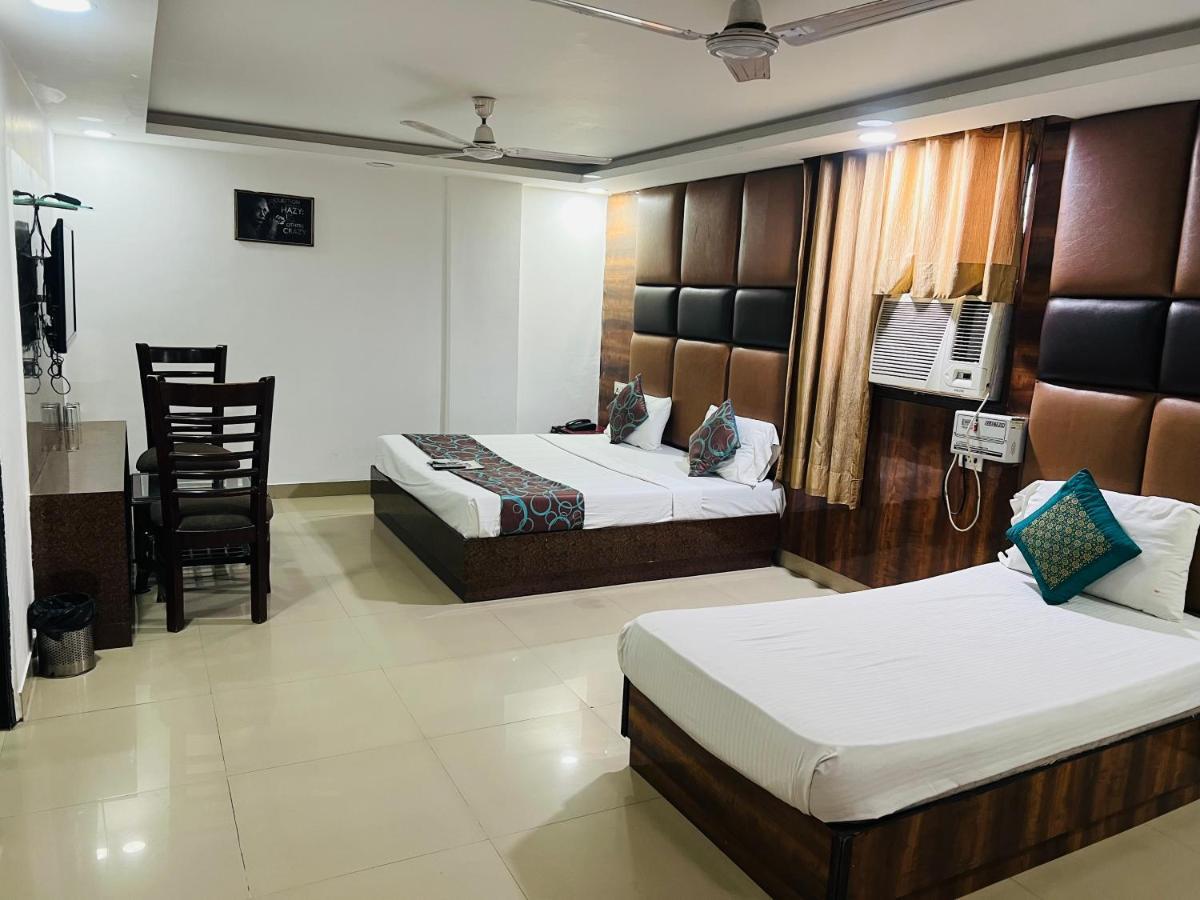 Hotel Aerotech Near Igi Airport Нью-Дели Экстерьер фото